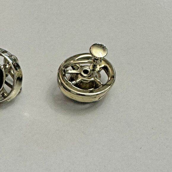 Vintage Goldtone Screwback Earrings – Emerald Green Rounds, 0.75 Inch - Picture 6 of 7